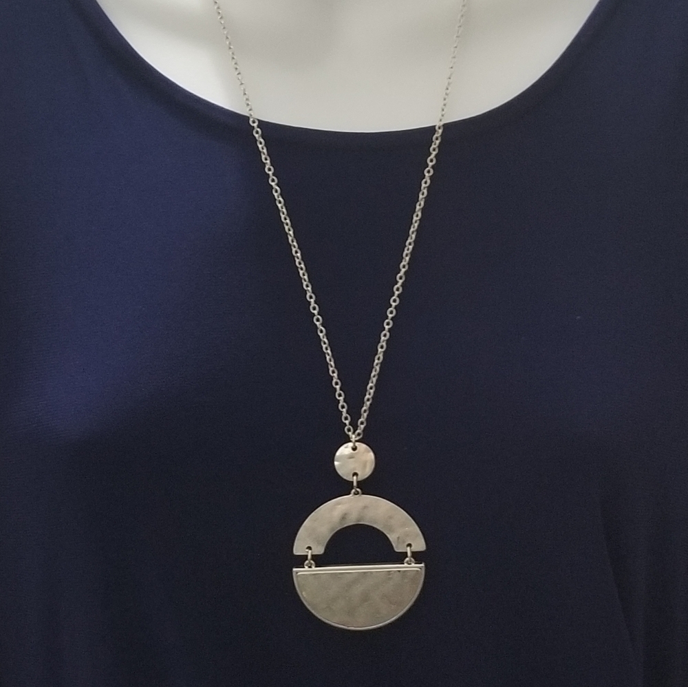3/$15 NWT Nadine West 
Reticulated circle necklace